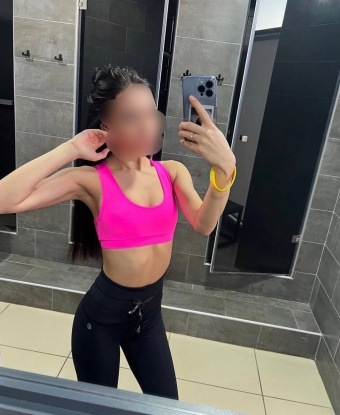 Сладкая кошечка с идеальными формами и невероятной улыбкой приглашает тебя в мир наслаждений и удовольствий. Со мной ты забудешь обо всех проблемах и окунешься в океан страсти. Жду звонка, мой герой! 8857, 25 лет